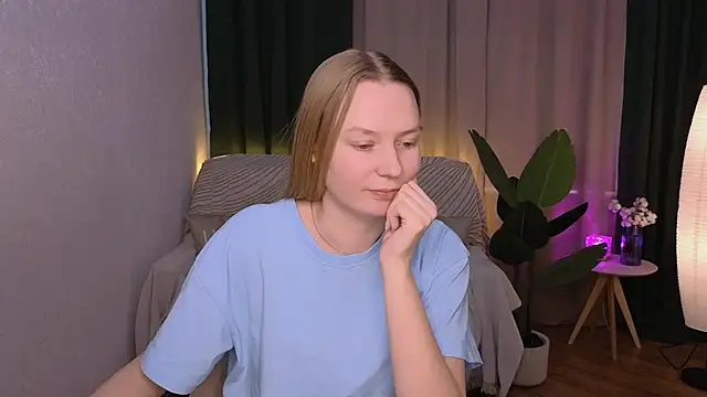 Snapshot of CarolynCohen__ chatting on February 12, 5:15 am CarolynCohen online show from February 12, 5:15 am