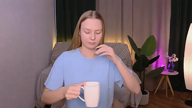 Snapshot of CarolynCohen__ chatting on February 12, 8:16 am CarolynCohen online show from February 12, 8:16 am