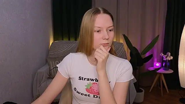 Snapshot of CarolynCohen__ chatting on February 14, 11:53 am CarolynCohen online show from February 14, 11:53 am