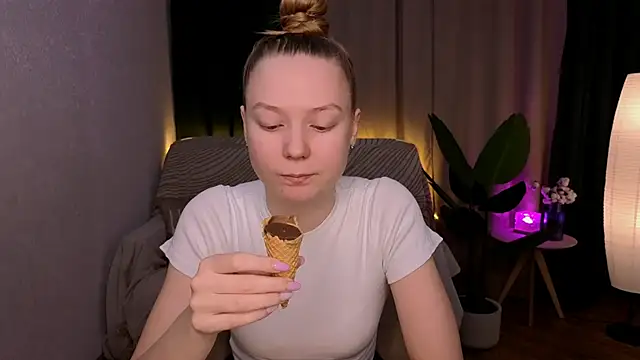 Snapshot of CarolynCohen__ chatting on February 16, 2:09 am CarolynCohen online show from February 16, 2:09 am