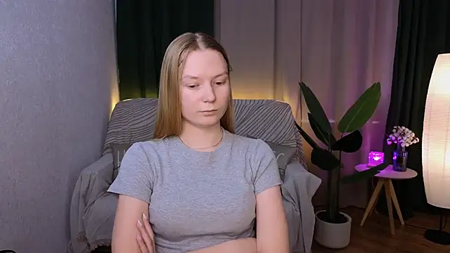 Snapshot of CarolynCohen__ chatting on February 18, 8:16 am CarolynCohen online show from February 18, 8:16 am