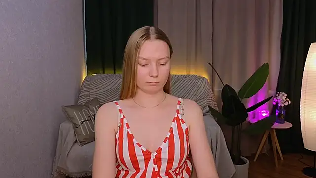 Snapshot of CarolynCohen__ chatting on February 20, 8:17 am CarolynCohen online show from February 20, 8:17 am