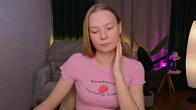 Snapshot of CarolynCohen__ chatting on February 21, 5:13 am CarolynCohen online show from February 21, 5:13 am