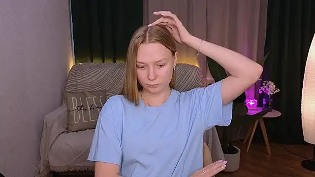 Snapshot of CarolynCohen__ chatting on February 23, 8:06 am CarolynCohen online show from February 23, 8:06 am