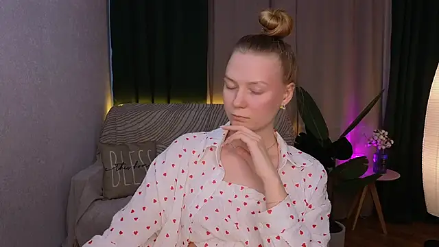 Snapshot of CarolynCohen__ chatting on February 25, 8:14 am CarolynCohen online show from February 25, 8:14 am