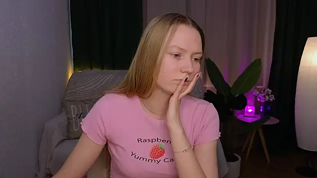 Snapshot of CarolynCohen__ chatting on February 28, 8:20 am CarolynCohen online show from February 28, 8:20 am