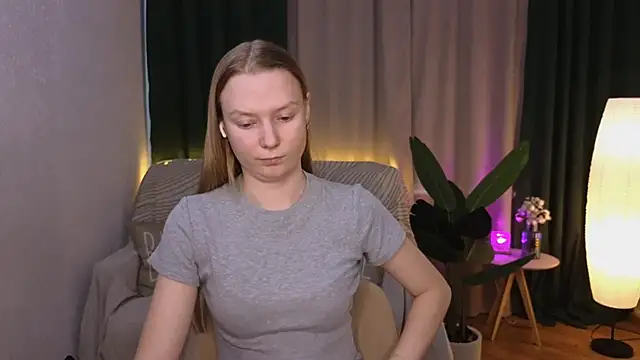 Snapshot of CarolynCohen__ chatting on March 3, 5:20 am CarolynCohen online show from March 3, 5:20 am