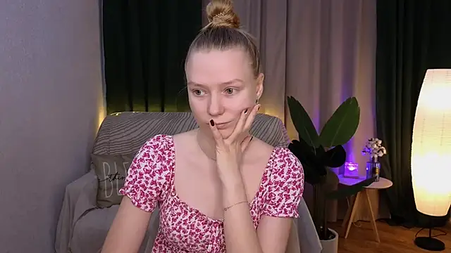 Snapshot of CarolynCohen__ chatting on March 4, 2:17 am CarolynCohen online show from March 4, 2:17 am