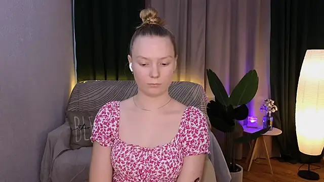 Snapshot of CarolynCohen__ chatting on March 4, 5:21 am CarolynCohen online show from March 4, 5:21 am