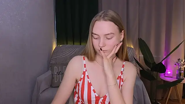 Snapshot of CarolynCohen__ chatting on March 6, 5:14 am CarolynCohen online show from March 6, 5:14 am