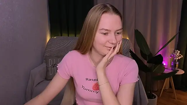 Snapshot of CarolynCohen__ chatting on March 7, 2:15 am CarolynCohen online show from March 7, 2:15 am