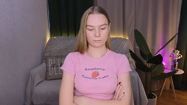 Snapshot of CarolynCohen__ chatting on March 7, 5:18 am CarolynCohen online show from March 7, 5:18 am