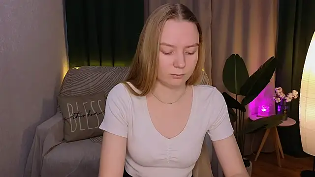 Snapshot of CarolynCohen__ chatting on March 10, 1:56 am CarolynCohen online show from March 10, 1:56 am