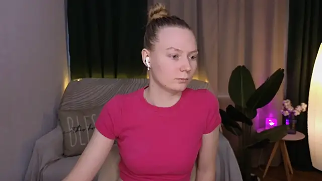 Snapshot of CarolynCohen__ chatting on March 11, 5:05 am CarolynCohen online show from March 11, 5:05 am