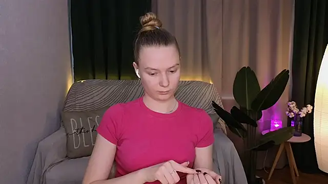 Snapshot of CarolynCohen__ chatting on March 11, 8:09 am CarolynCohen online show from March 11, 8:09 am