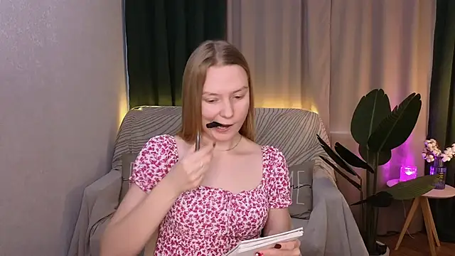 Snapshot of CarolynCohen__ chatting on March 20, 5:13 am CarolynCohen online show from March 20, 5:13 am