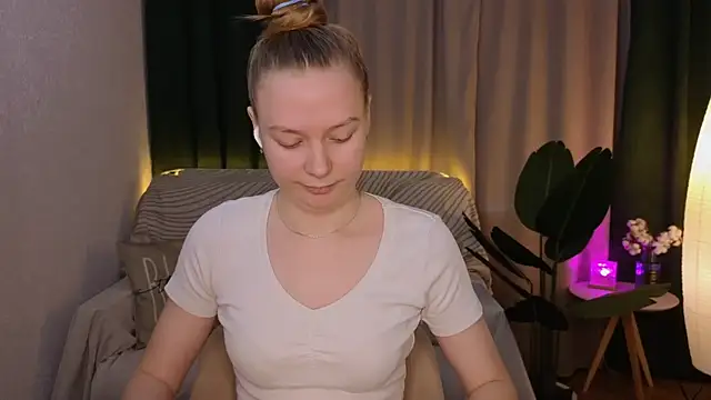 Snapshot of CarolynCohen__ chatting on March 22, 2:16 am CarolynCohen online show from March 22, 2:16 am