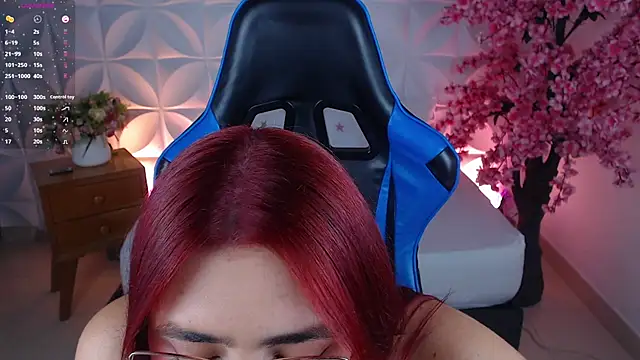 lizowenn  online show from November 12, 7:24 pm