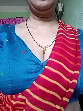 Snapshot of Rosy-B chatting on February 3, 9:47 am Rosy-B online show from February 3, 9:47 am