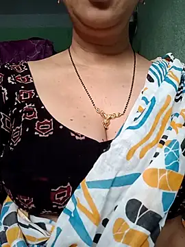 Snapshot of Rosy-B chatting on February 5, 12:59 am Rosy-B online show from February 5, 12:59 am