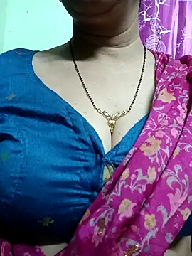 Snapshot of Rosy-B chatting on February 5, 9:41 pm Rosy-B online show from February 5, 9:41 pm