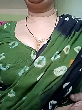 Snapshot of Rosy-B chatting on February 6, 9:56 am Rosy-B online show from February 6, 9:56 am