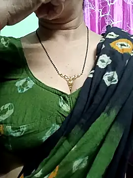 Snapshot of Rosy-B chatting on February 6, 10:02 pm Rosy-B online show from February 6, 10:02 pm