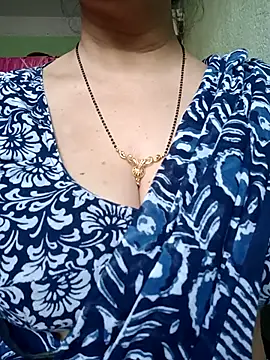 Snapshot of Rosy-B chatting on February 7, 10:52 am Rosy-B online show from February 7, 10:52 am