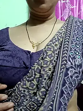 Snapshot of Rosy-B chatting on February 10, 9:52 pm Rosy-B online show from February 10, 9:52 pm