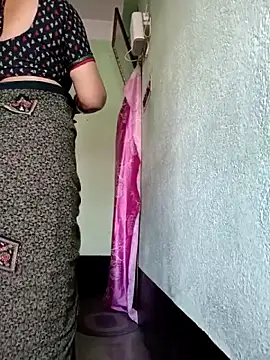 Snapshot of Rosy-B chatting on February 12, 10:21 am Rosy-B online show from February 12, 10:21 am