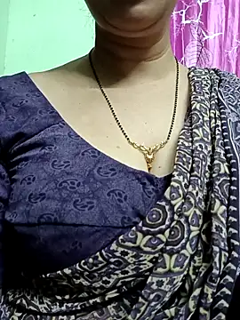 Snapshot of Rosy-B chatting on February 18, 9:33 pm Rosy-B online show from February 18, 9:33 pm