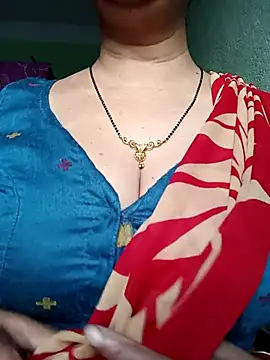 Snapshot of Rosy-B chatting on February 20, 1:02 am Rosy-B online show from February 20, 1:02 am