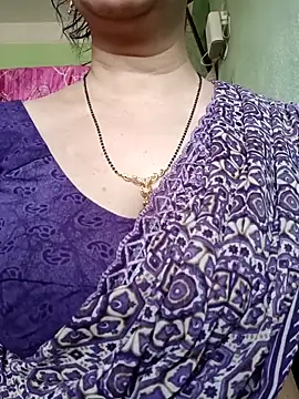 Snapshot of Rosy-B chatting on February 27, 9:42 am Rosy-B online show from February 27, 9:42 am