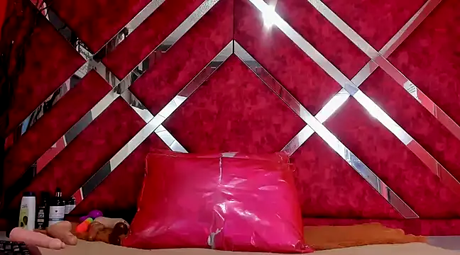 Scarlett Hot5 online show from March 9, 5:06 pm