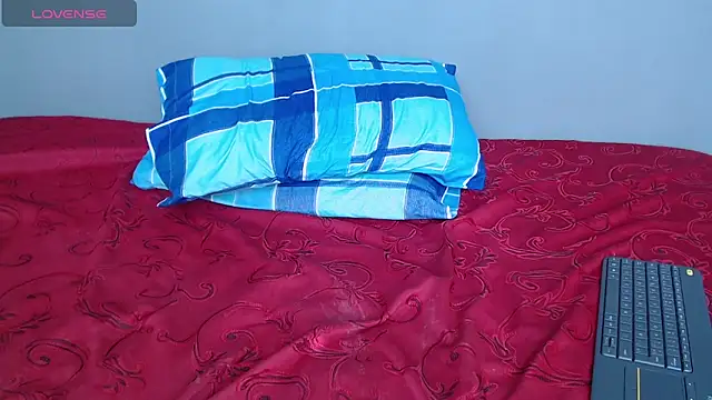 Snapshot of blue_violette_ chatting on December 29, 8:26 pm blue violette online show from December 29, 8:26 pm