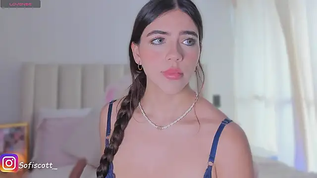 Snapshot of SofiScott_ chatting on January 16, 7:40 pm SofiScott online show from January 16, 7:40 pm