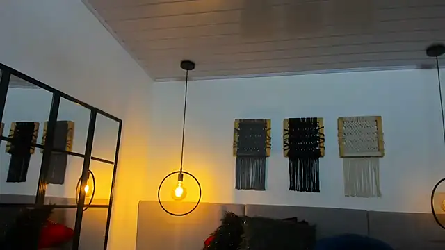 Snapshot of Sweet_camille chatting on October 18, 2:14 am Sweet camille online show from October 18, 2:14 am