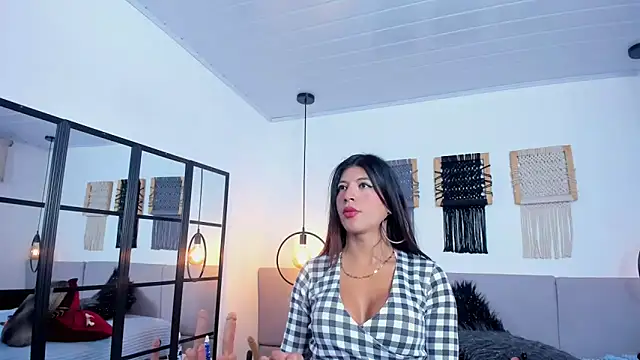 Snapshot of Sweet_camille chatting on October 21, 2:12 am Sweet camille online show from October 21, 2:12 am