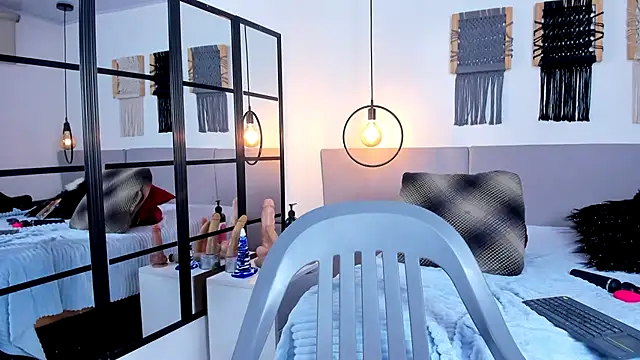 Snapshot of Sweet_camille chatting on November 14, 4:00 am Sweet camille online show from November 14, 4:00 am