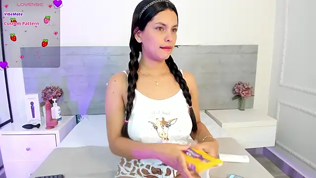 DulceColeman online show from May 30, 11:40 am