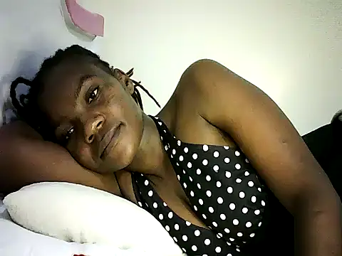 Snapshot of Pierra77 chatting on October 25, 9:42 pm Pierra77 online show from October 25, 9:42 pm