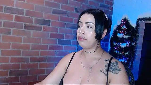 salome  hills1 online show from December 12, 8:32 pm