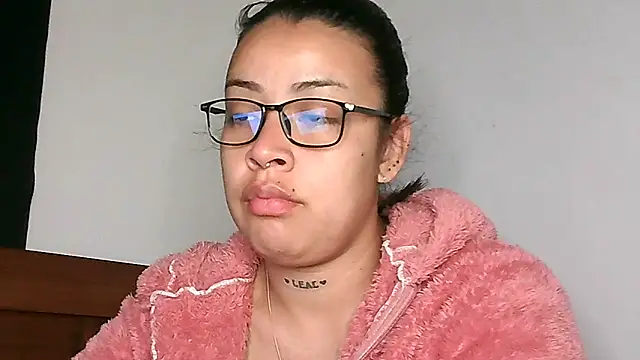 Snapshot of salome__hills1 chatting on March 20, 3:17 pm salome hills1 online show from March 20, 3:17 pm