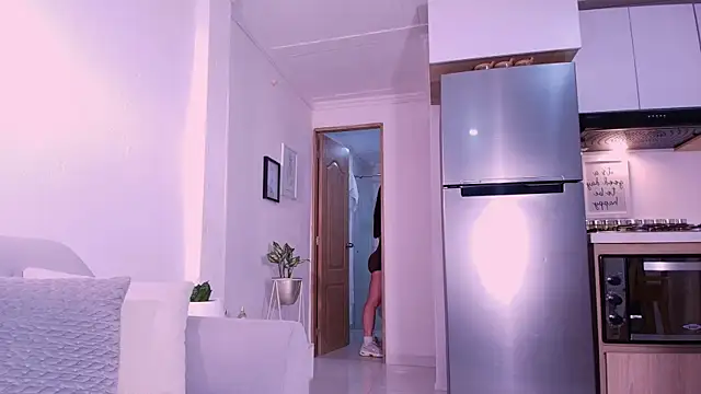 DannaHyde online show from February 10, 8:35 pm