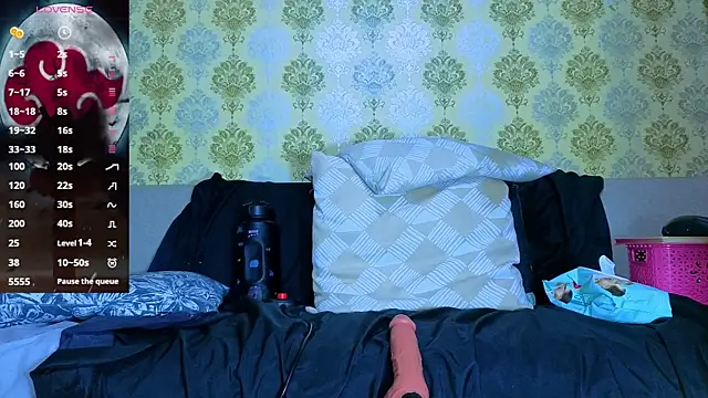 anya weisz online show from April 17, 5:32 am