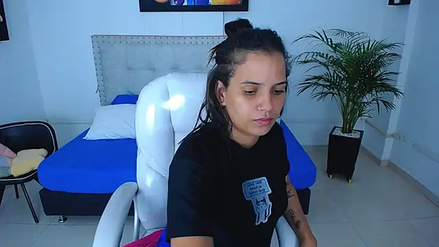 Chiqui milk  online show from February 28, 2:20 am