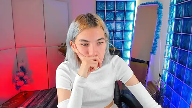 Mia Cheers online show from December 6, 1:44 pm