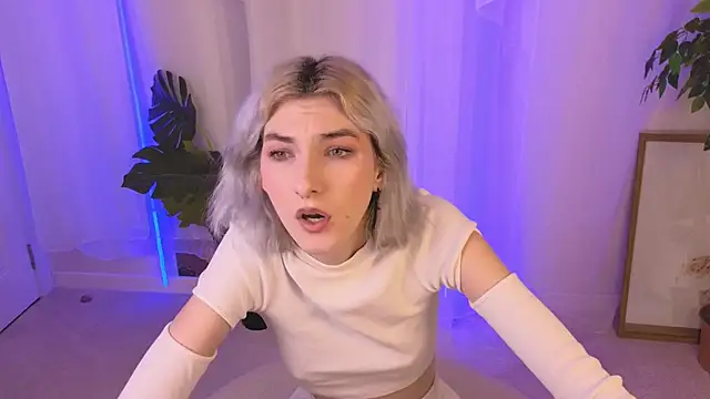 Mia Cheers online show from December 7, 5:09 pm