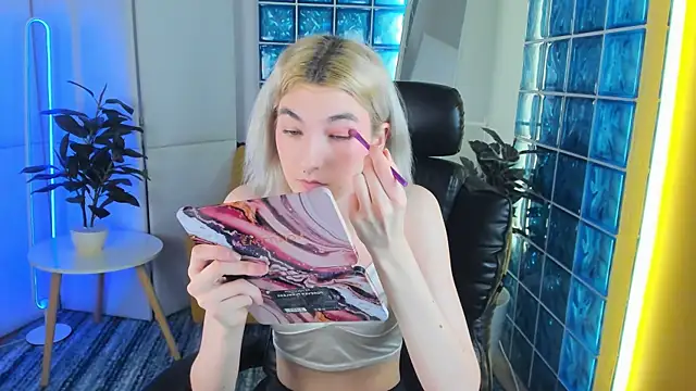 Mia Cheers online show from January 22, 1:42 pm