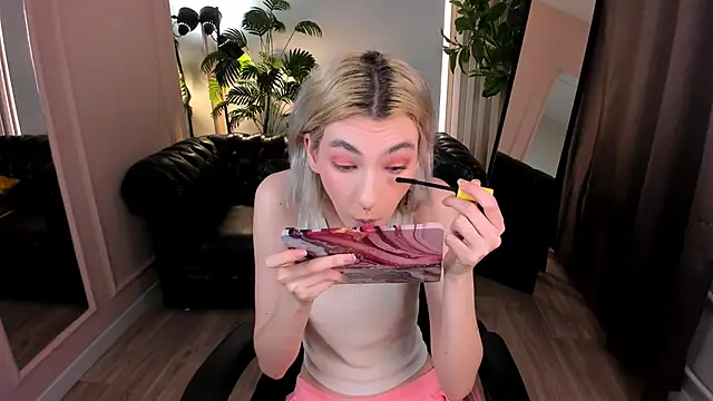 Mia Cheers online show from January 28, 1:49 pm